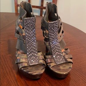 Gianni Bini camouflage heels